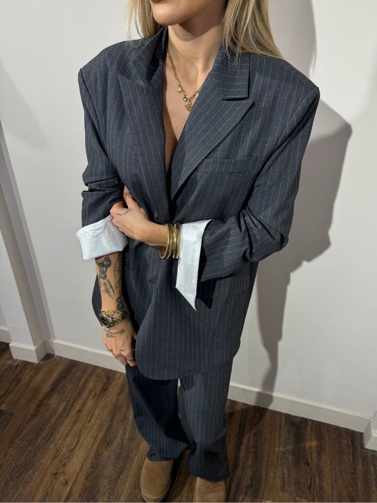 Veste de costume gris foncé avec revers blanc - French Retailers