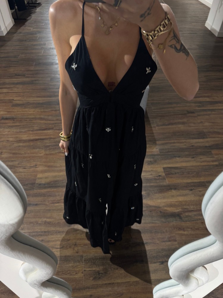 Robe noire avec broderie strass