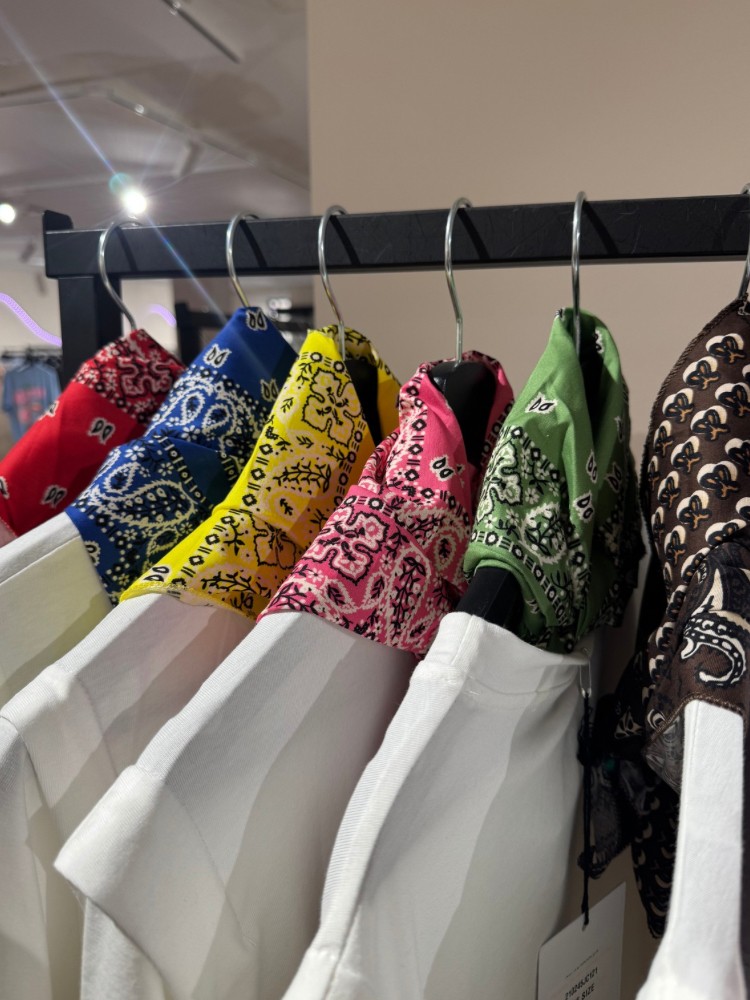 Tee shirt blanc avec bandana - French Retailers