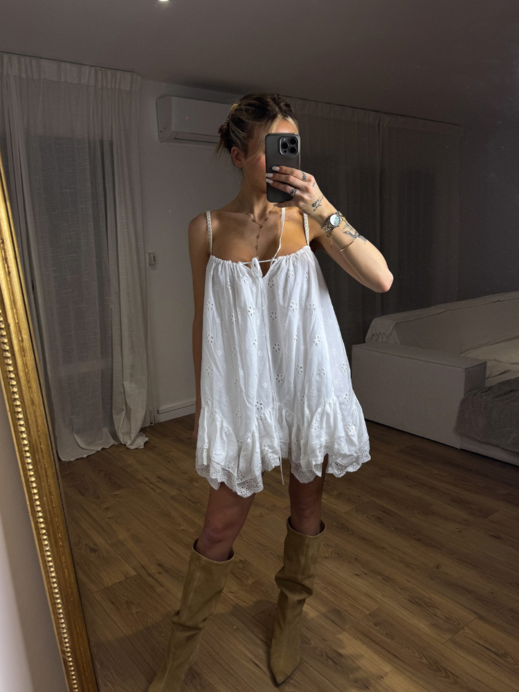 Robe blanche avec broderie - French Retailers