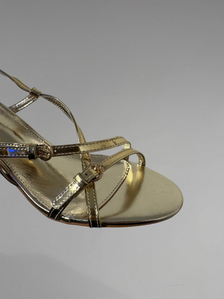 Sandale à talons dorée avec fines brides - French Retailers