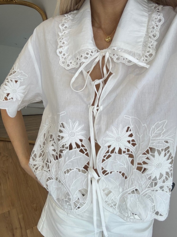 Blouse en broderie avec col Claudine - French Retailers