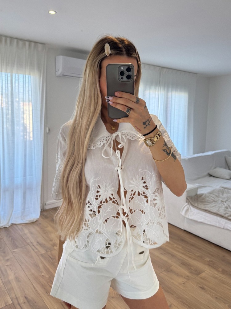 Blouse en broderie avec col Claudine - French Retailers
