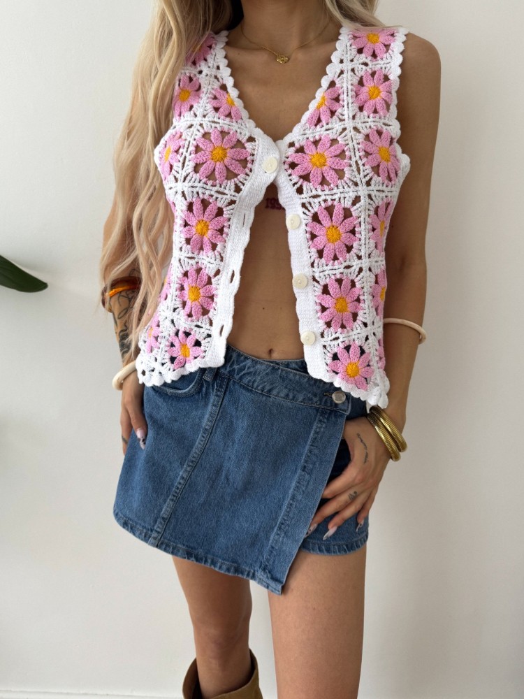 Top en crochet blanc et rose fleuri – Style bohème chic | French Retailers Nîmes & Avignon