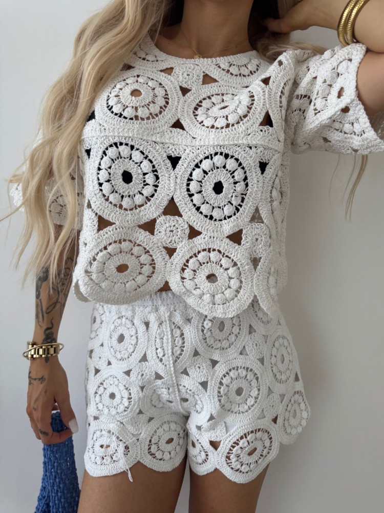 Top blanc brodé femme – Disponible chez French Retailers Nîmes & Avignon