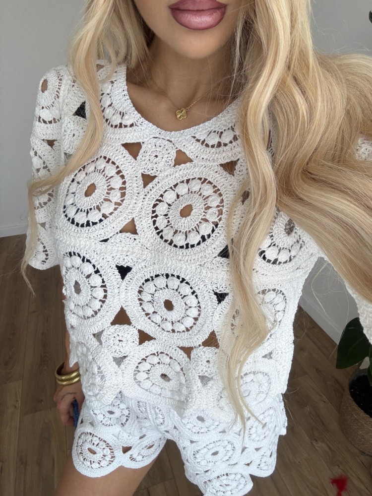 Top blanc brodé femme – Disponible chez French Retailers Nîmes & Avignon