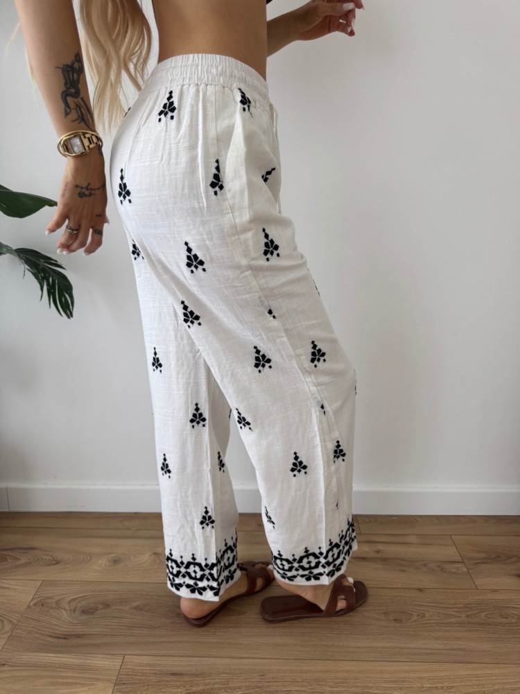 Pantalon blanc femme – Taille élastique avec lacet – Motifs noirs sur les jambes – Style casual chic