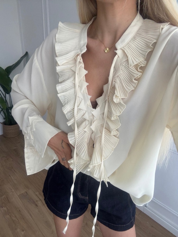 Blouse femme élégante à volants – Bleu clair ou Jaune clair – French Retailers Nîmes & Avignon