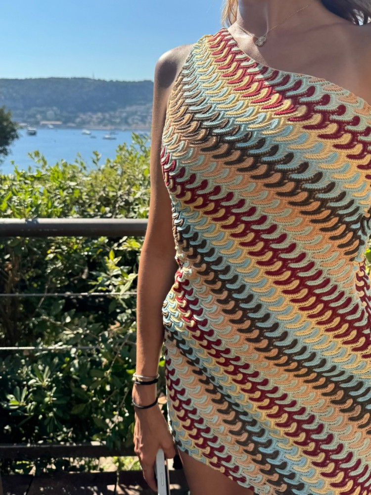 Robe Une Épaule Multicolore Motif Vague – French Retailers Nîmes & Avignon