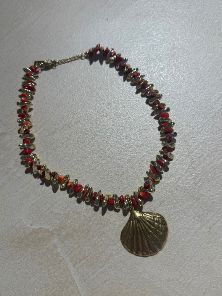 Collier Coquillage Doré & Perles Rouge – Bijou Estival French Retailers Nîmes & Avignon