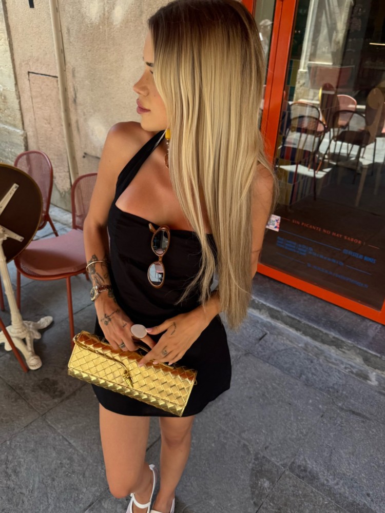 Robe noire courte col carré - French retailers Nîmes & Avignon