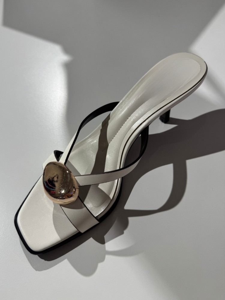 Talons à détails doré - French retailers