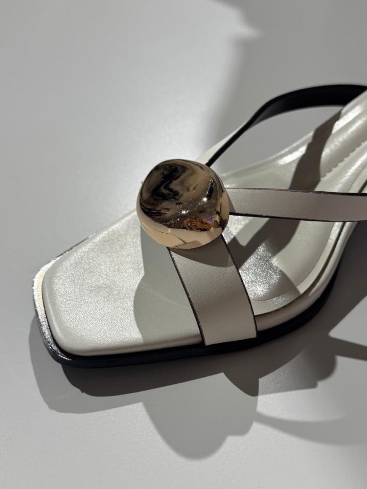 Talons à détails doré - French retailers