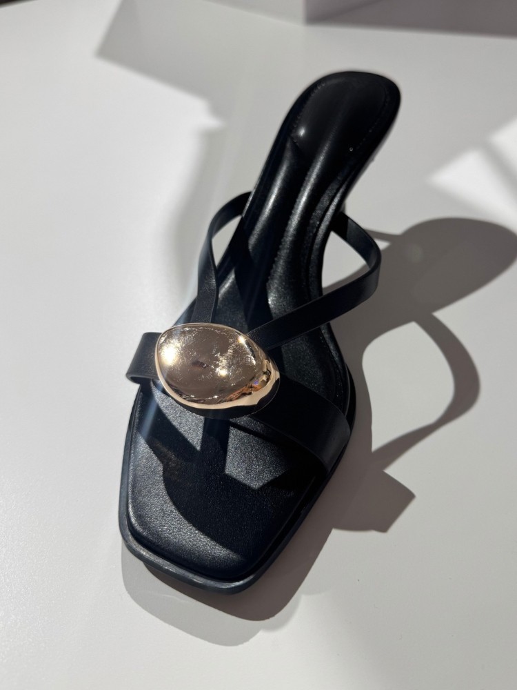 Talons à détails doré - French retailers