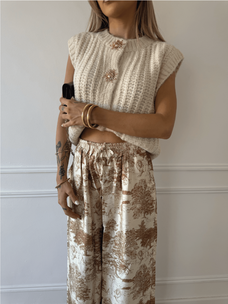 Gilet Sans Manches en Maille Écrue avec Boutons Soleil Dorés