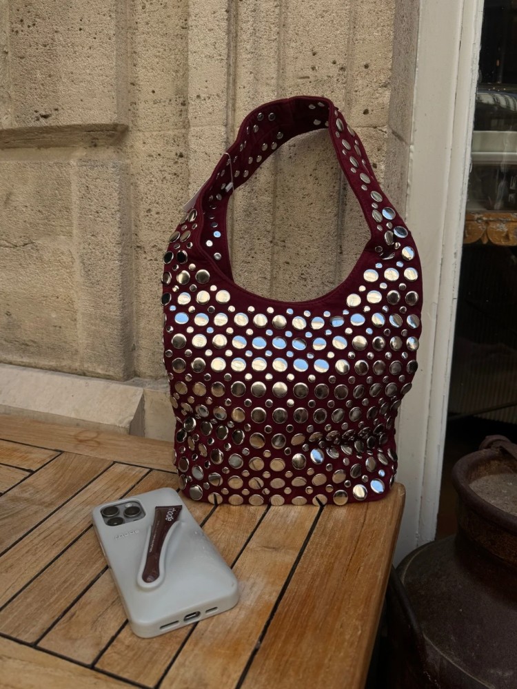 Sac à clous - French retailers