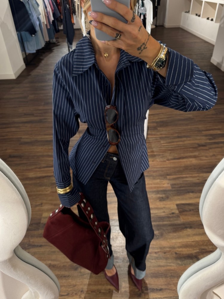 Chemisier femme bleu marine à rayures blanches avec ceinture – style chic et élégant