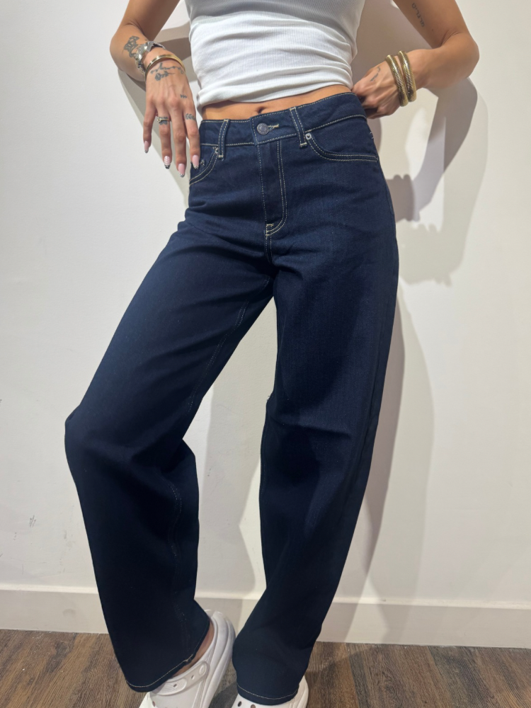 Jean femme mid-waist bleu foncé – coupe moderne & confortable