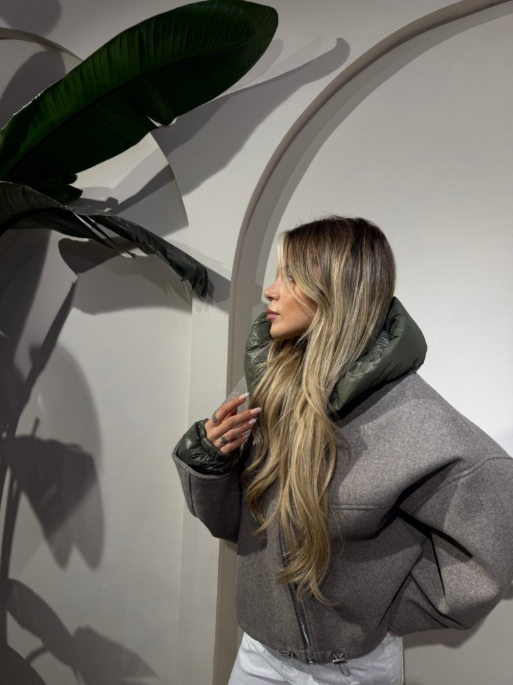 Veste Femme en Tissu Taupe – Capuche et manche Mi-Matelassée