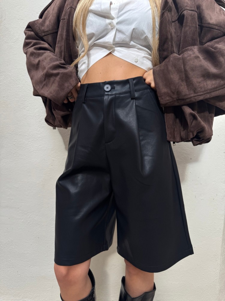 Bermuda noir en similicuir - French retailers | Nîmes & Avignon