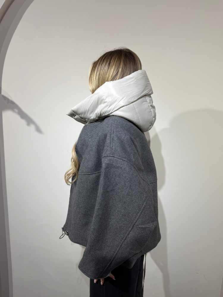 Veste Femme en Tissu Taupe – Capuche et manche Mi-Matelassée