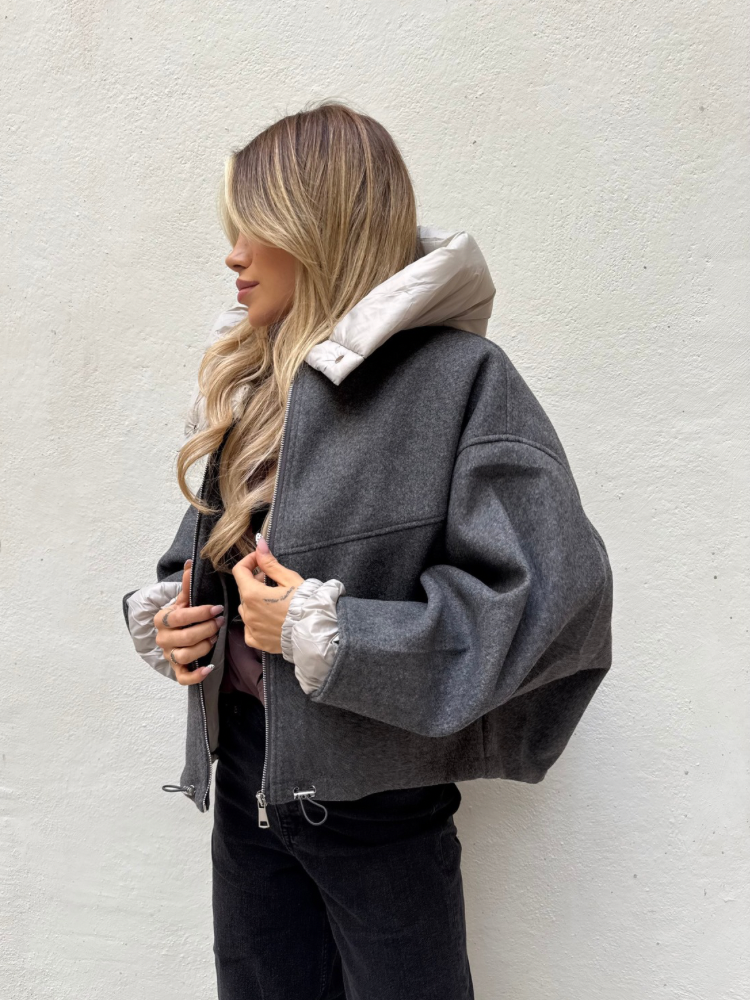 Veste Femme en Tissu Taupe – Capuche et manche Mi-Matelassée