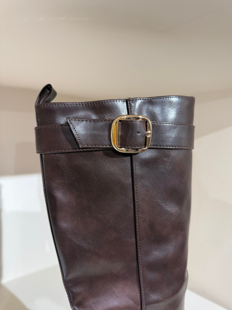 Bottes à détails avec ceinture marron - French retailers