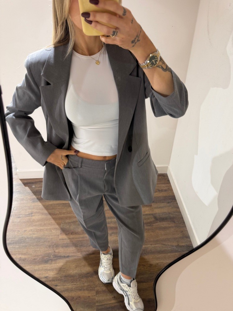 Pantalon de tailleur gris femme – coupe 7/8 élégante | French Retailers