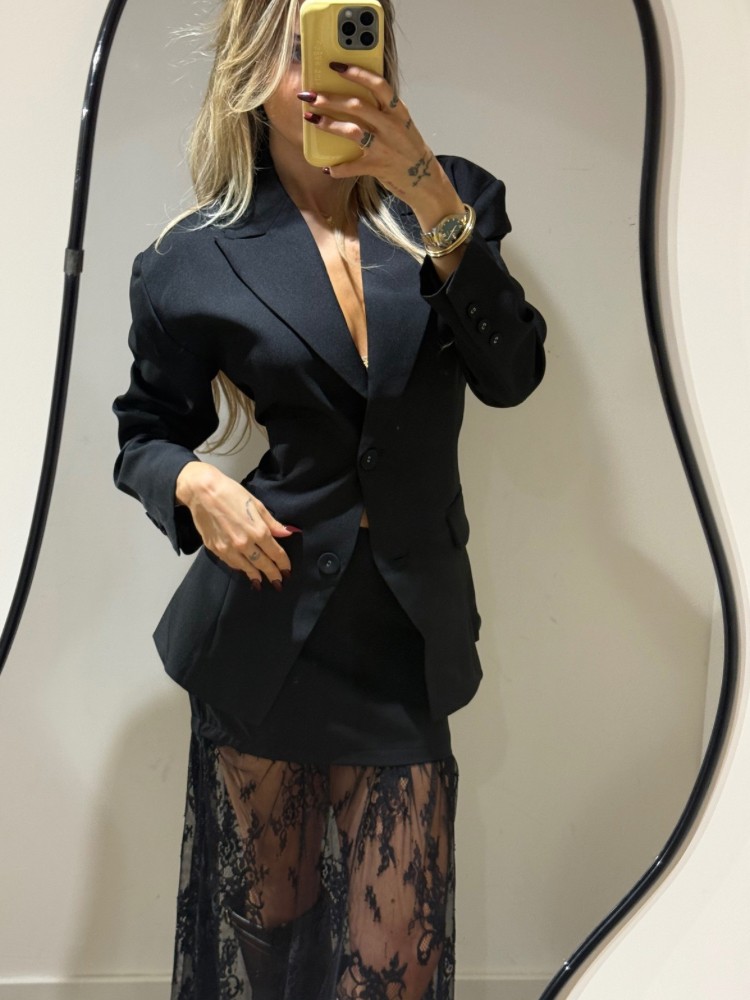 Veste blazer noire structurée – Coupe cintrée | French Retailers