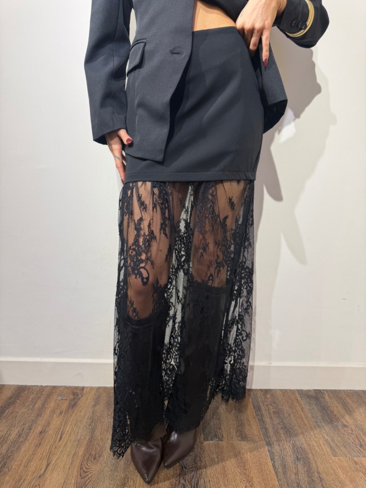 Jupe-short noire drapée de dentelle – Effet longue | French Retailers
