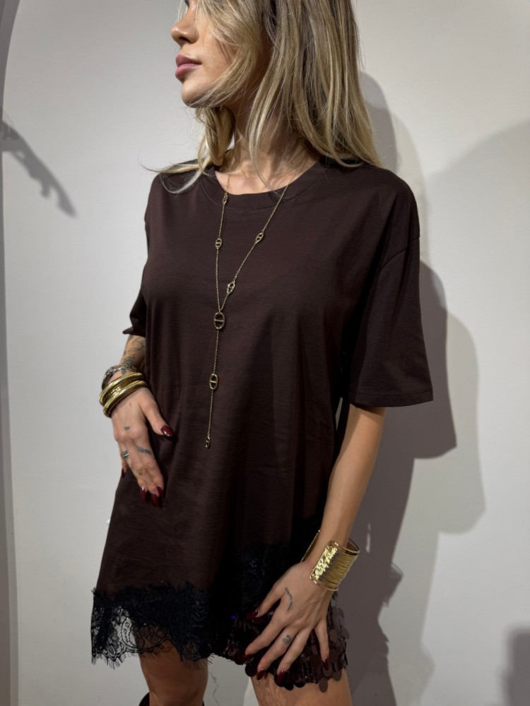 T-shirt asymétrique marron – Détail dentelle au bas | French Retailers