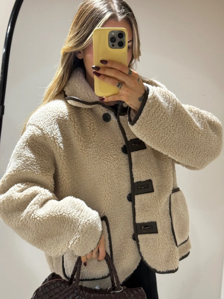 Manteau teddy effet mouton beige avec finitions contrastées – French Retailers Nîmes & Avignon