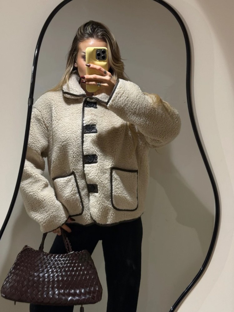 Manteau teddy effet mouton beige avec finitions contrastées – French Retailers Nîmes & Avignon
