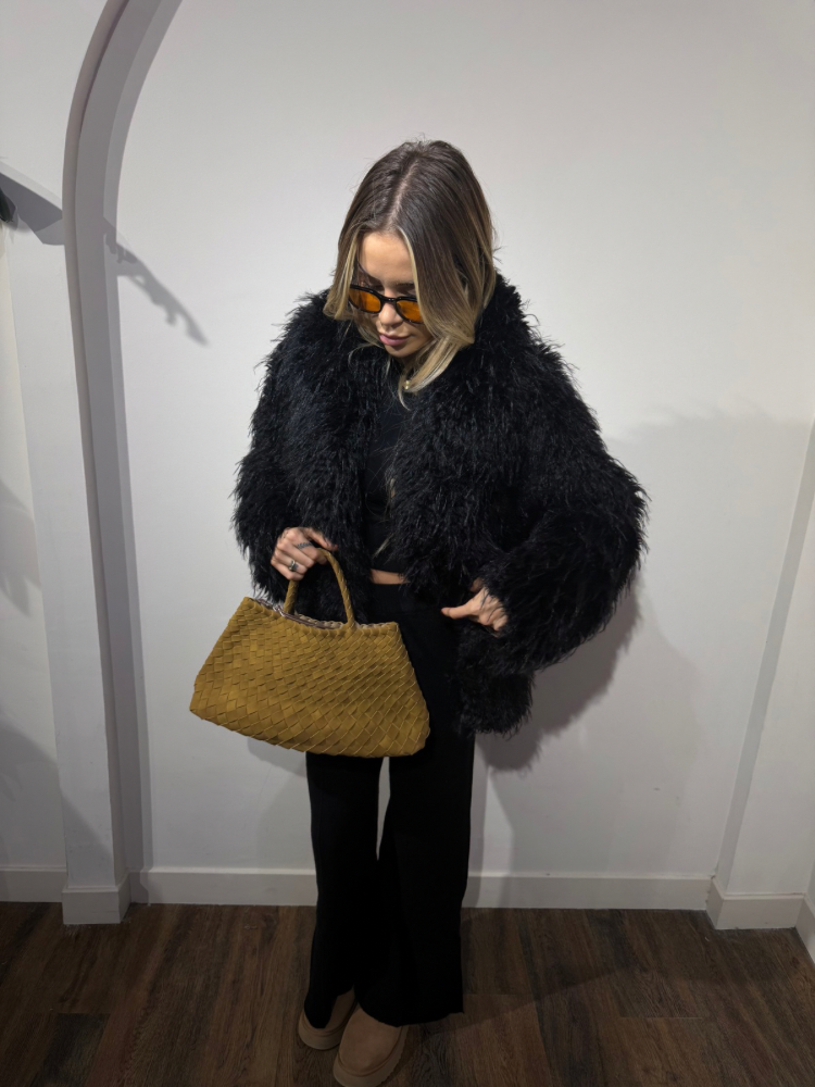 Veste en fausse fourrure noire oversize – French Retailers Nîmes & Avignon
