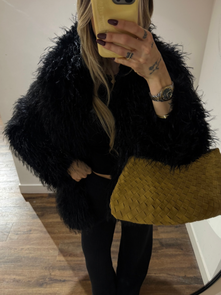Veste en fausse fourrure noire oversize – French Retailers Nîmes & Avignon
