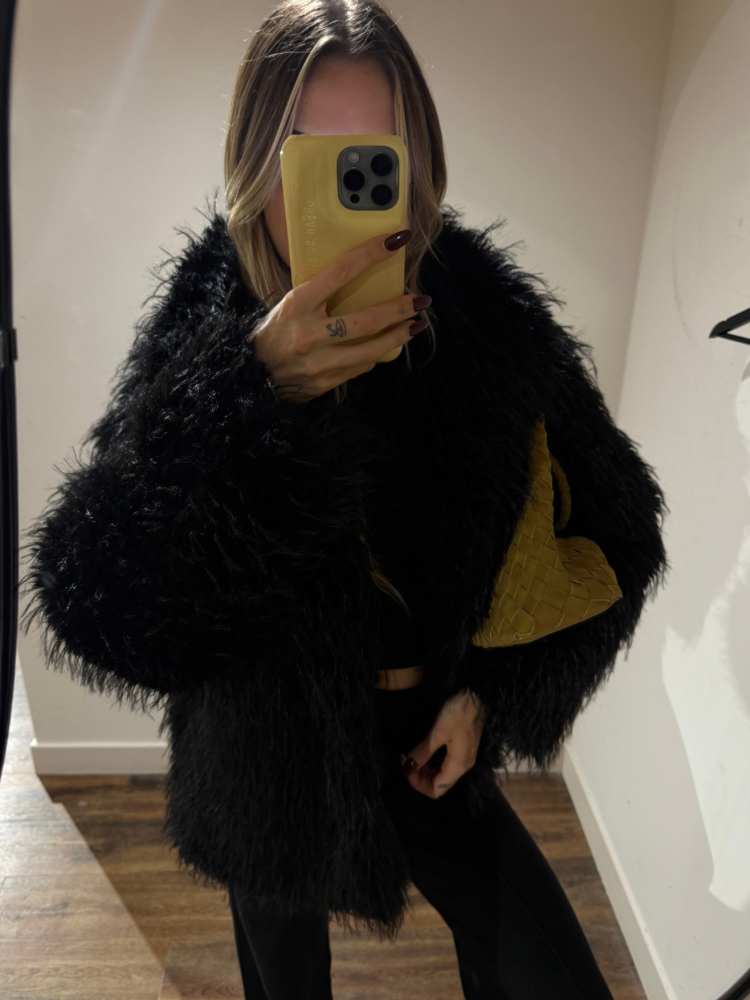 Veste en fausse fourrure noire oversize – French Retailers Nîmes & Avignon