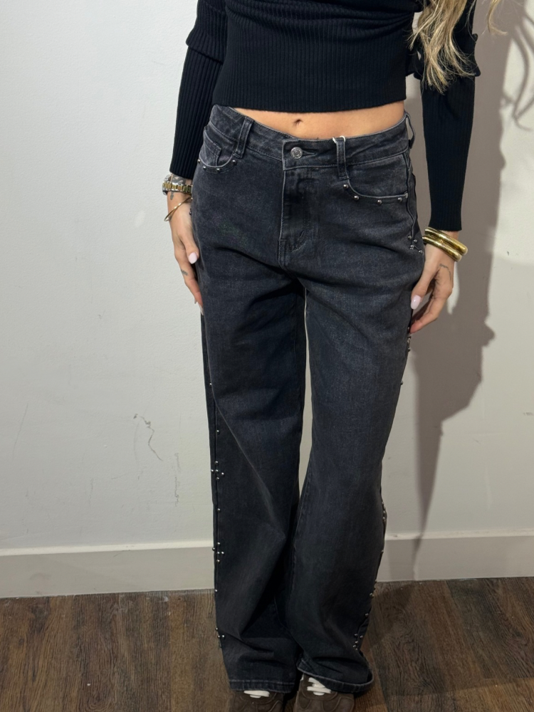 Jean droit avec clous sur le côté - French Retailers