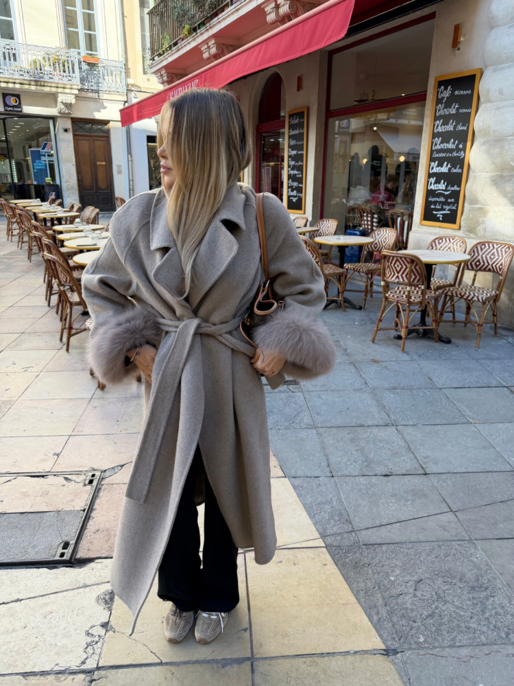 Manteau long camel avec plume sur les manches - French retailers