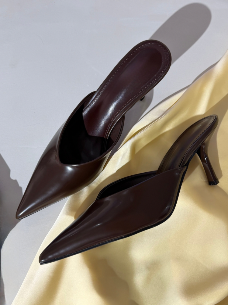 Escarpins à bout pointu - French retailers Nîmes & Avignon