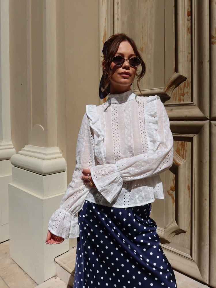 Blouse blanche à broderie dos nu - French retailers